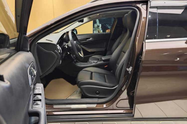 奔驰GLA 2018款 GLA 200 动感型局部细节19