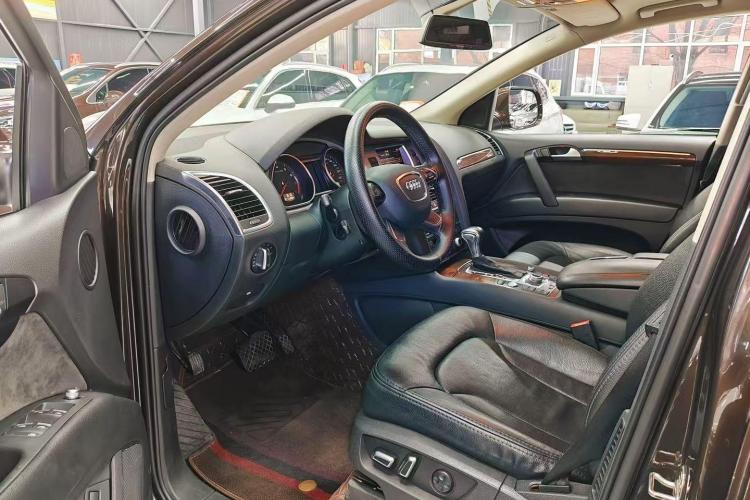 奥迪Q7 2013款 35 TFSI 进取型中控内饰7002