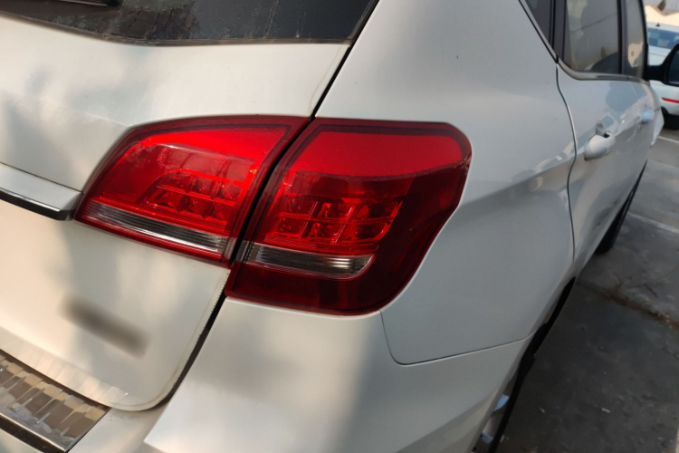 哈弗H2 2017款 红标 1.5T 手动两驱精英型车身外观9