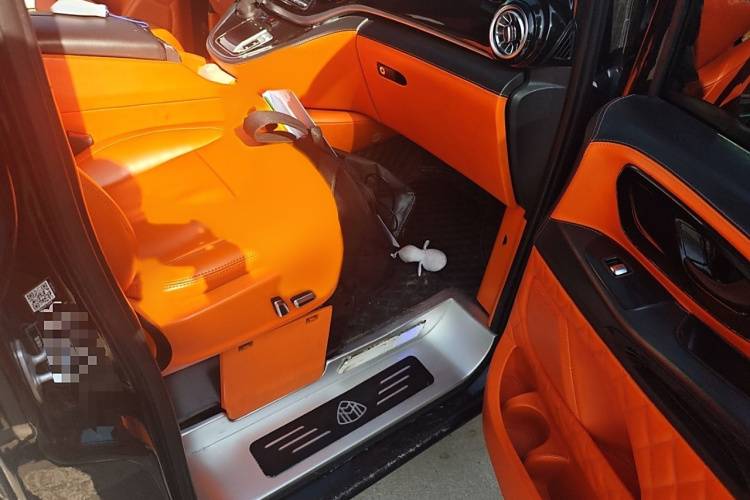 奔驰 威霆 2021款 2.0T 精英版 7座局部细节9005