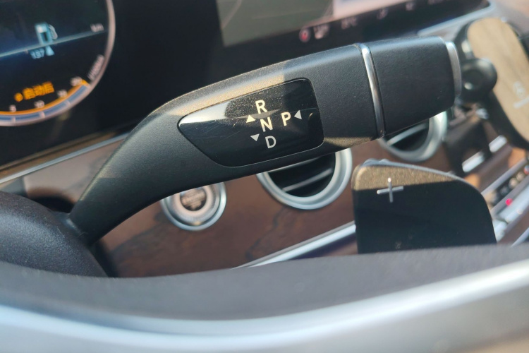 奔驰E级 2019款 改款 E 300 L 时尚型局部细节18