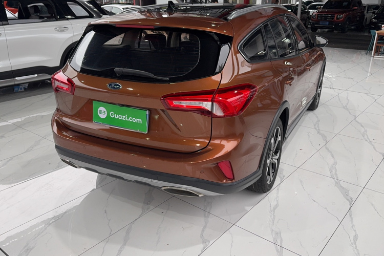 福特 福克斯 2021款 猎装版 EcoBoost 180 自动猎潮型车身外观6005