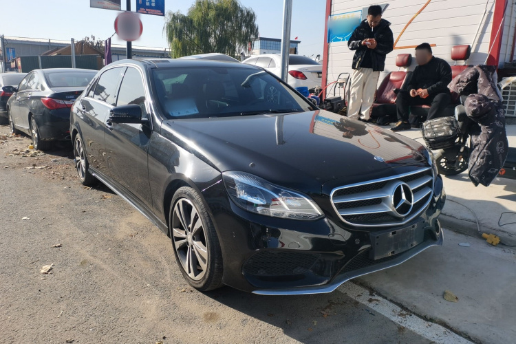 奔驰E级 2015款 改款 E 260 L 运动型车身外观3