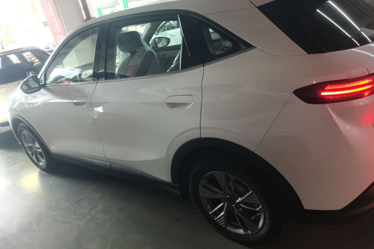 奔腾 悦意03 2025款 565km 乐享版车身外观4