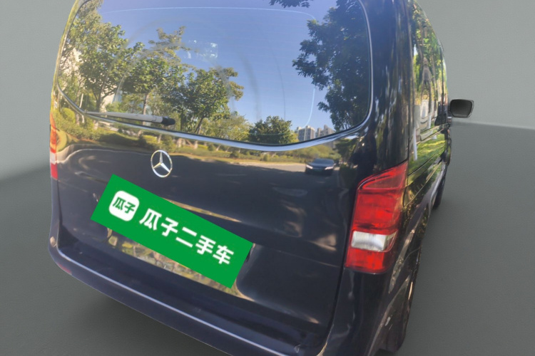 奔驰 威霆 2020款 2.0T 精英版 7座车身外观7