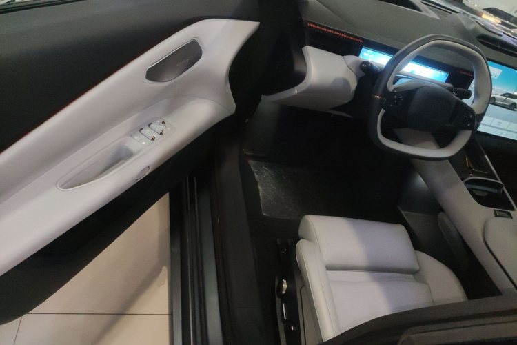 领克Z10 2024款 95kWh 702km四驱智驾Ultra中控内饰7003