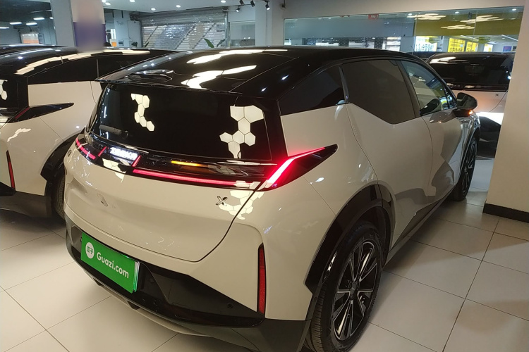 极氪X 2025款 四座后驱魔方版车身外观6005