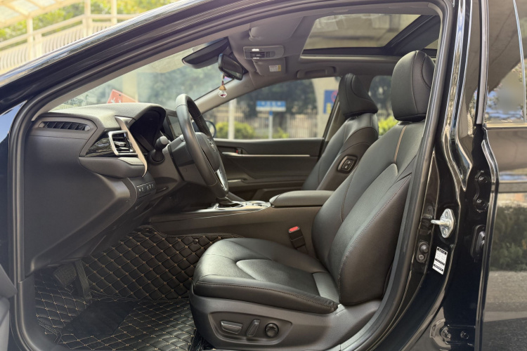 丰田 凯美瑞 2023款 2.5G 豪华版中控内饰7002