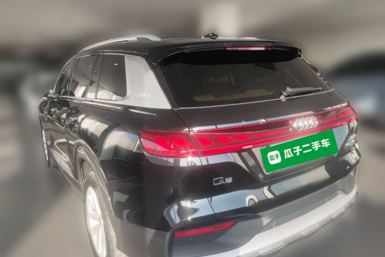 奥迪Q6 2024款 45 TFSI quattro 齐云型 羽林套装 6座车身外观5