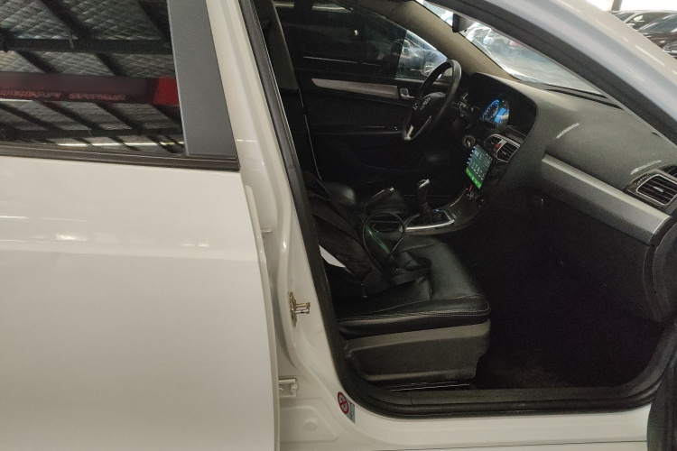 中华H530 2017款 1.6L 手动舒适型局部细节41