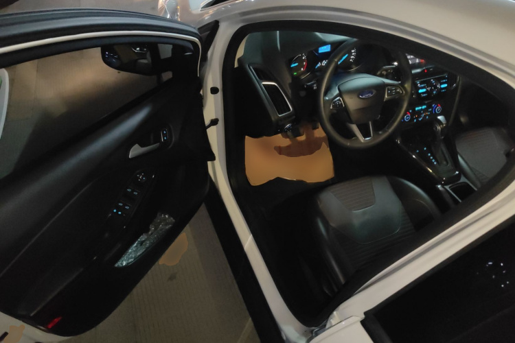福特 福克斯 2017款 三厢 EcoBoost 125 自动超能风尚型智行版中控内饰20