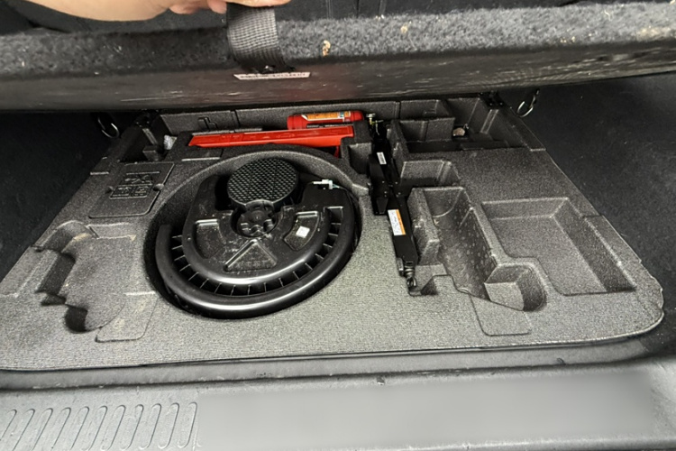 坦克300 2023款 越野版 2.0T 挑战者车身外观6010