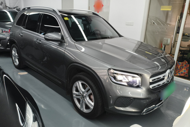 奔驰GLB 2021款 GLB 200 动感型车身外观3