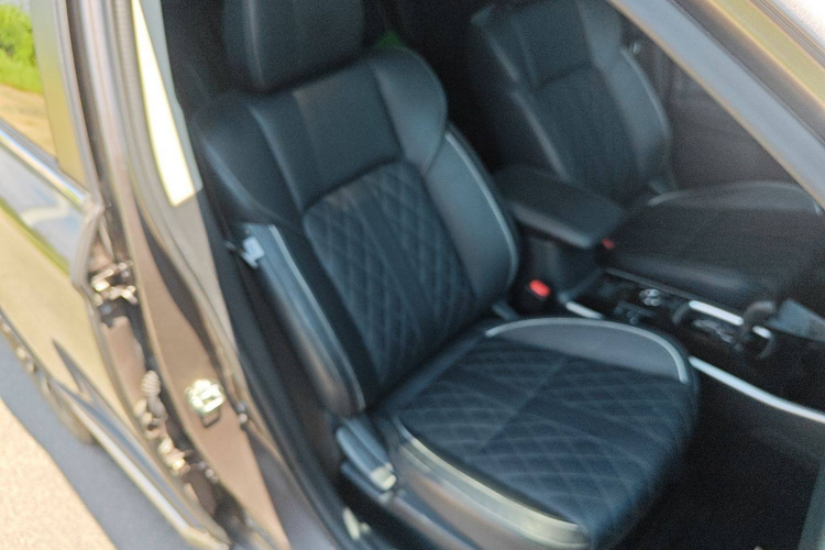 三菱 欧蓝德 2020款 2.4L 四驱致享版 7座局部细节41