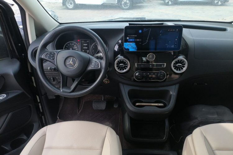 奔驰 威霆 2021款 2.0T 精英版 7座中控内饰13