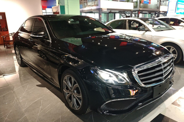 奔驰E级 2020款 改款 E 300 L 运动时尚型车身外观3