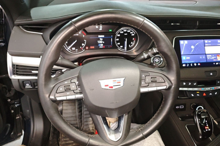 凯迪拉克XT4 2023款 28T 两驱豪华型中控内饰13