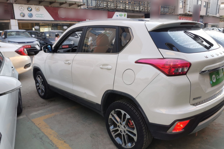 北京汽车 绅宝X35 2016款 1.5L 自动豪华版车身外观4