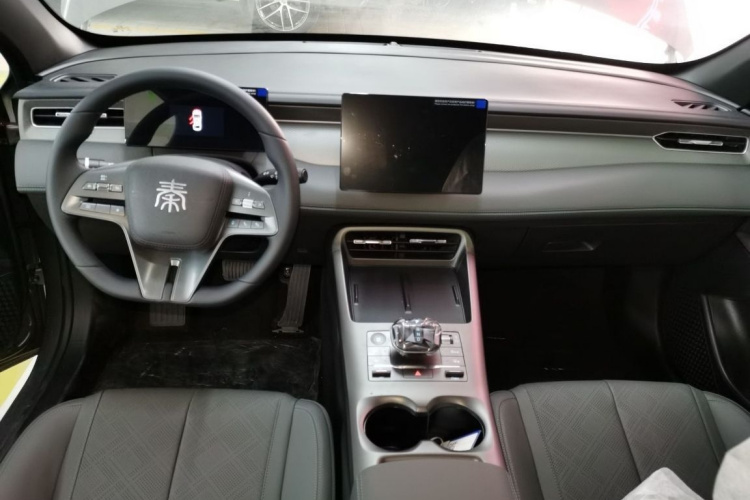 比亚迪 秦PLUS 2025款 DM-i 智驾版 55KM领先型中控内饰7001