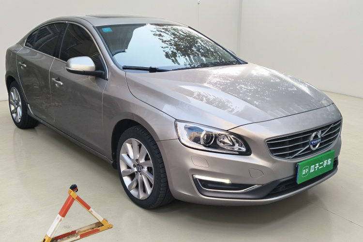 沃尔沃S60 2015款 S60L 2.0T 智远版车身外观3