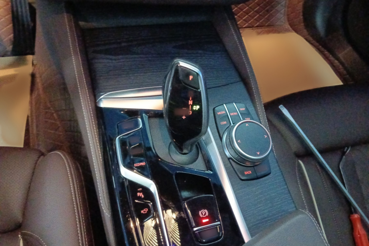 宝马5系 2022款 改款三 530Li 尊享型 M运动套装局部细节18