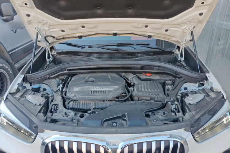 宝马X1 2022款 sDrive25Li 领先型机舱底盘24