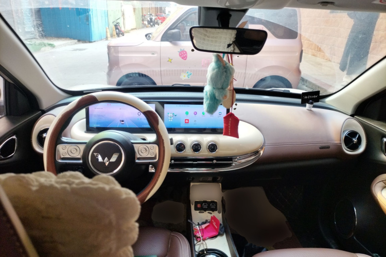 五菱汽车 五菱缤果 2023款 333km 灵犀互联+款中控内饰12