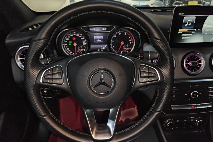 奔驰CLA 2017款 改款 CLA 200 动感型中控内饰13