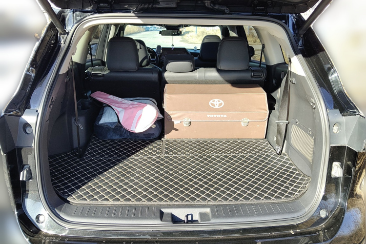 丰田 汉兰达 2023款 2.5L智能电混双擎四驱尊贵版 7座中控内饰23