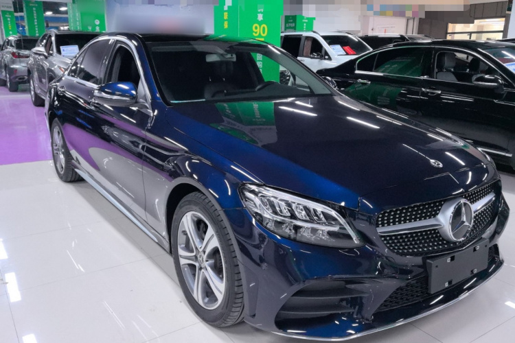 奔驰C级 2020款 改款 C 260 L 运动版车身外观3