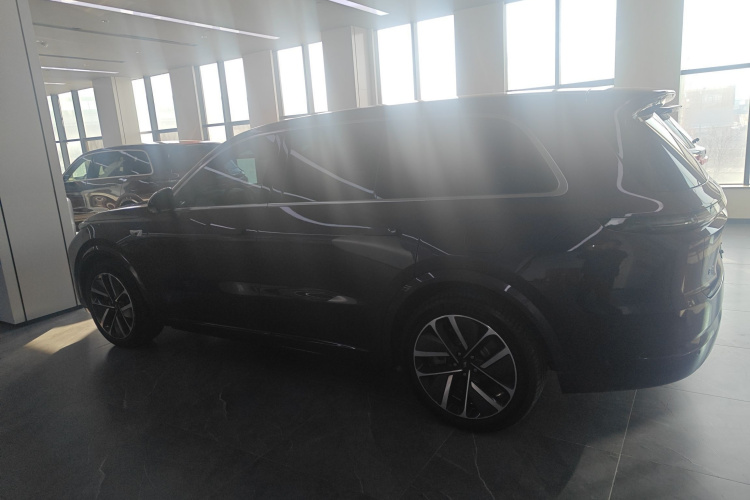 理想汽车 理想L9 2024款 Ultra车身外观4