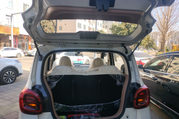 五菱汽车 宏光MINIEV 2025款 四门版 进阶款机舱底盘23