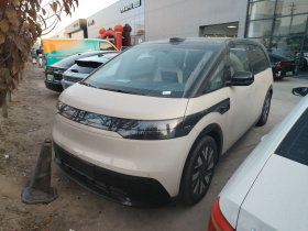 极氪MIX 2025款 长续航智驾版