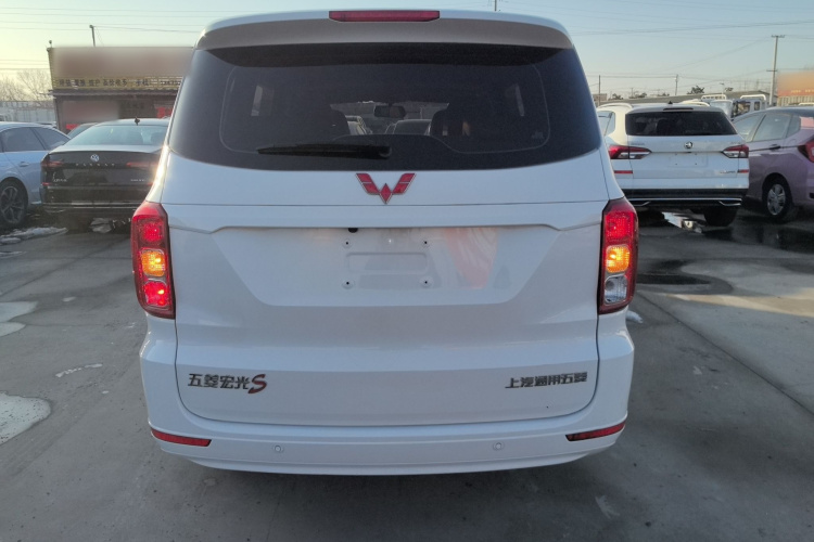 五菱汽车 五菱宏光 2021款 1.5L改款 S舒适型 电动助力LAR车身外观6