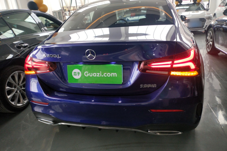 奔驰A级 2020款 改款 A 200 L 运动轿车动感型车身外观6