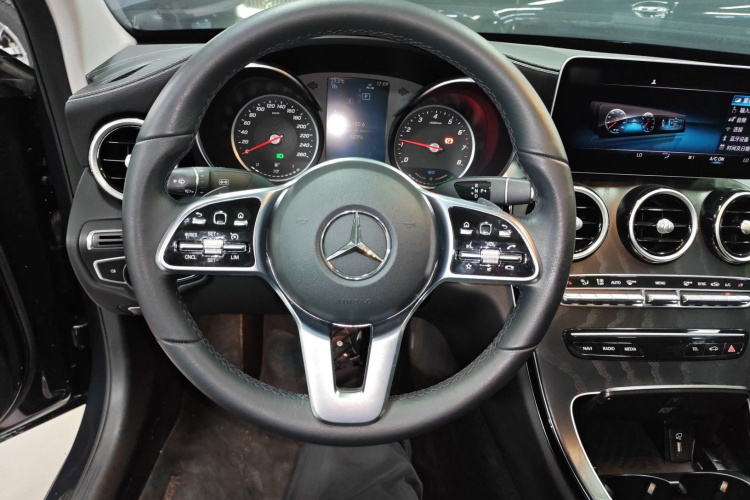 奔驰C级 2019款 C 260 L 运动版中控内饰13