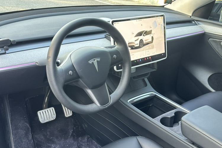 特斯拉 Model Y 2024款 后轮驱动版中控内饰7003
