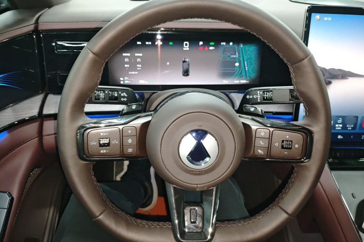 腾势Z9GT 2024款 1100四驱Ultra版中控内饰13