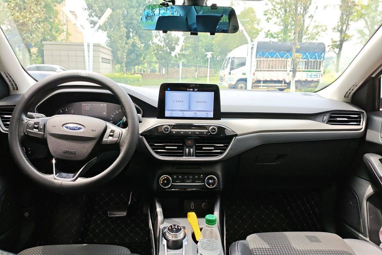 福特 福克斯 2020款 三厢 EcoBoost 180 自动锋潮型中控内饰7002