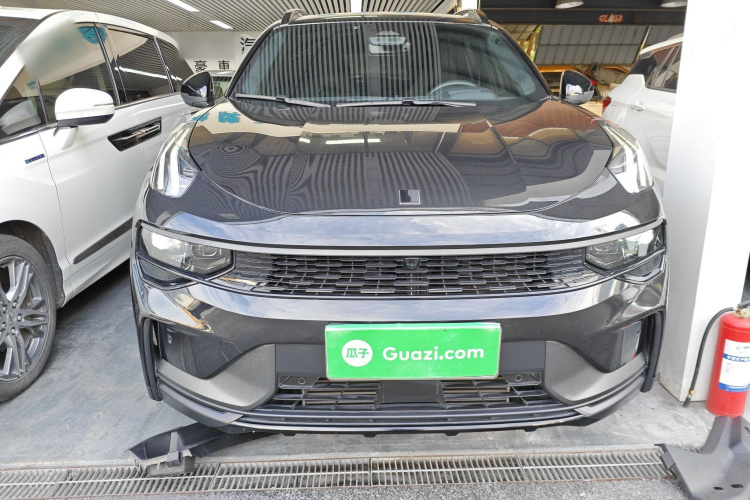 领克01 2023款 2.0TD 四驱暗夜版车身外观2