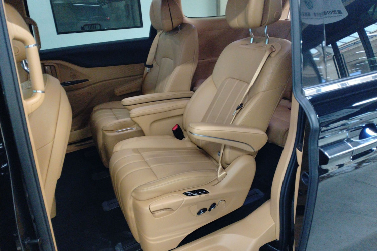 岚图汽车 岚图梦想家 2022款 0碳版 家 475km中控内饰21