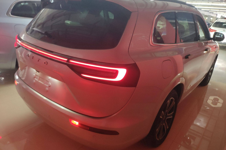 鸿蒙智行 问界M7 2024款 1.5T 智驾四驱Ultra版 5座车身外观6005