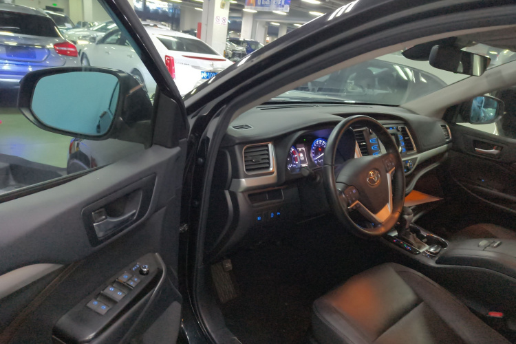 丰田 汉兰达 2018款  2.0T 两驱豪华版 7座 国VI中控内饰7003