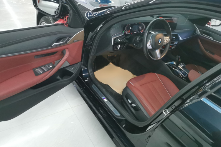 宝马5系 2023款 改款 530Li 领先型 M运动套装中控内饰7003