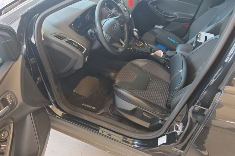 福特 福克斯 2015款 三厢 EcoBoost 125 自动超能风尚型中控内饰20