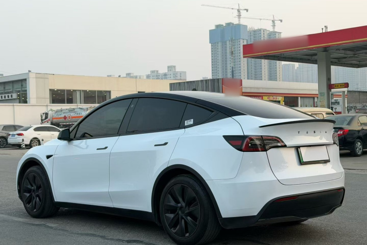 特斯拉 Model Y 2023款 后轮驱动版车身外观4