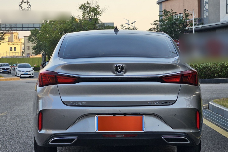 长安 逸动 2020款 PLUS 1.6L GDI 自动豪华型车身外观6004