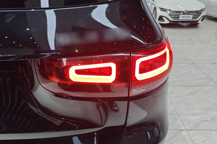 奔驰GLB AMG 2021款 改款 AMG GLB 35 4MATIC车身外观9