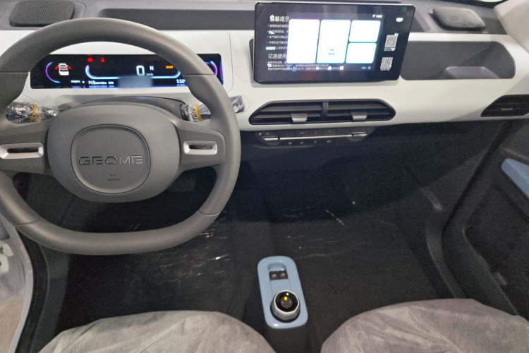 吉利银河 2024款 熊猫mini 200km 耐力熊中控内饰12