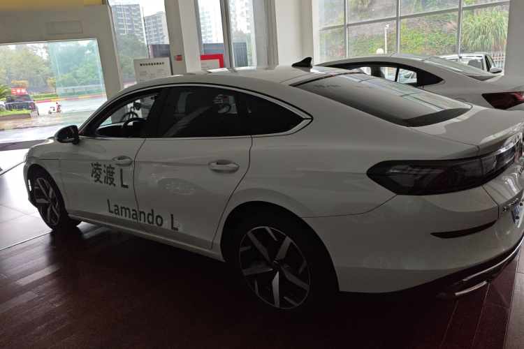 大众 2025款 凌渡L 280TSI DSG酷辣版车身外观4